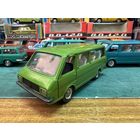 РАФ 2203 постномер, но дно еще металл, цвет трава, на дверях "1". Вечер четверга в зеленых, и не только, тонах.