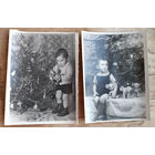 Три фото ребенка с игрушками возле елки. 9х12 см. Цена за 1.