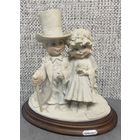 Статуэтка фарфора Capodimonte Джузеппе Армани "Жених и невеста" Италия 1986 год. 20 х 22 см.