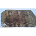 Фото. Трое мужчин во френчах. 1930-е. 7х14 см