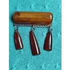 Брошь с янтарем