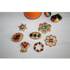 Брошки с камнями старые. Стоимость  за штуку