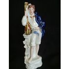 Статуэтка "ЮНОША С МАНДОЛИНОЙ" ПОЛЬША, 60ГГ.