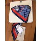 Элегантный платок на шею, размер 58 на 58 см. Очень приятная на ощупь ткань. Покупала за границей. Можно вешать на шею, на сумку, на руку и т.д. Новый.