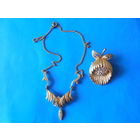 Колье и брошь.