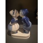 Статуэтка Дети Девочка и Мальчик Поцелуй Голландия  винтаж с 1 рубля