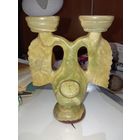 Подсвечник из оникаса , тяжолый красивый , массивный .