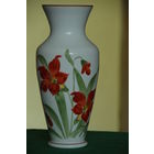 Ваза молочное стекло , ручная роспись  50- е г.   26 см
