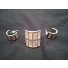 Гарнитур серьги и перстень натуральный перламутр всё серебро 925 пробы