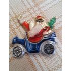 Значок. Дед Мороз на автомобиле.