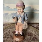 Статуэтка Антикварная Дети Мальчик  с рыбой нюансы Германия рубеж 19 и 20-х веков