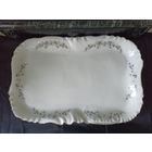 Блюдо сервировочное. Товарищество М.С. Кузнецова. Дмитровский завод. Номерное. 1891-1917 гг.  Российская империя. Длина 50 см, ширина 33 см, вес 2,8 кг. Торги с 1 рубля. МЦ. Без сколов и трещин.