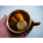 Винтажная чашка с обильной позолотой.