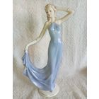 Статуэтка, красивая, интерьерная. 29см. Девушка в платье.