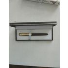 Ручка перьевая в футляре.