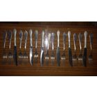 Вилки и ножи.