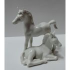 Статуэтка фарфоровая "Лошади" 70-е годы Германия. Высота 8.5 см.