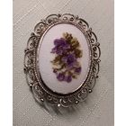 Винтажная брошь. Фиалки. Филигрань. Вставка -  вышивка Petit Point.
