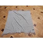 Шикарный платок кашемир 106 на 100 см (плюс 10 см). Очень теплый, реально теплый. Состояние идеальное, 100% кашемир.