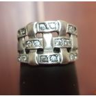 Серебрянное колечко с камушками.