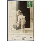 Детская фотооткрытка. Целую. С праздником. Франция. Начало 20-го века.