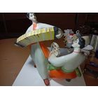 Фарфоровая статуэтка называется   - Гопак также известна как Украинский танец  , Танец с бубном  .Она была изготовлена на Полонском заводе СССР .