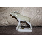 Фарфоровая статуэтка ЛОСЬ, высота 16 см, без сколов и трещин.