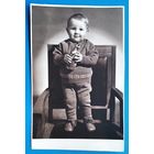 Фото девочки с игрушкой. 1965 г. 11х18 см.