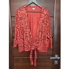 Яркое болеро на 62-74 размер, хорошо смотрится с разными нарядами. Длина по спинке 56 см, длина рукава  от плеча 53 см. Хорошее состояние. Состав 70% вискоза и 30% лен. Финляндия.