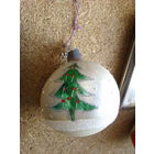 Елочная игрушка ГДР . Шар с елкой