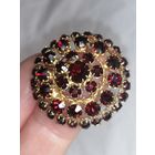 Брошь. Гранатовое стекло