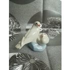 Фарфоровая статуэтка "Голуби"