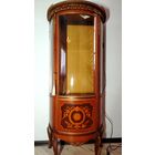 Старинная витрина.