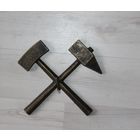 Латунная, настенная, вешалка крючок, выполнена в виде шахтёрской эмблемы.