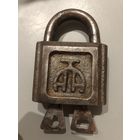Старинный навесной замок с двумя ключами АТА