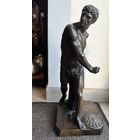 Бронзовая статуя гладиатора