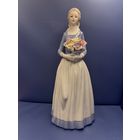 Статуэтка Дама с розами и палантином фарфор