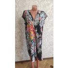 Шикарное яркое платье Ralph Lauren на 46-48 размер. Не ношено. Размер указан 12. Очень приятная на ощупь ткань, как шелк, на подкладке. Длина 100 см, ПОгруди 53 см, ПОбедер 59 см. V-образный вырез выи