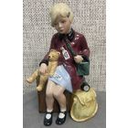 Фарфоровая статуэтка Девочка в эвакуации. Англия Royal Doulton.  1988 год. Высота 20 см.