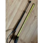 Компактная , механически выходит из корпуса при взмахе руки,дубинка для самозащиты. подвес приделали самостоятельно для фиксации на ремне при носке в кармане брюк.