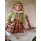 Кукла фарфоровая с подставкой.