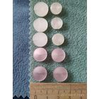 Пуговицы матовые.