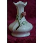 Ваза фарфоровая    10,5 см  ( целая )