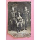 Кабинет-портрет "Солдаты РИ с букетами" (видны цифры на погонах), до 1917 г., д. Теребежево, Столинский р-н
