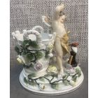 ФАРФОРОВАЯ СТАТУЭТКА АМУР, КУЮЩИЙ СЕРДЦЕ, SITZENDORF, ГЕРМАНИЯ, КОН.19 В 18 х 18 см