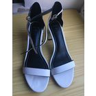 Босоножки 36 Bershka белые молочные на серебристом каблучке 5 см Стелька 23