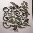 Разные старые предметы.