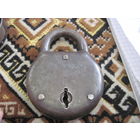 Старый советский навесной замок.