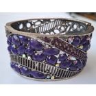 Крупный металлический браслет с кристаллами