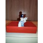 Фарфоровая статуэтка "Мама с ребёнком", Гжель, времён СССР, высота 7 см., без сколов.